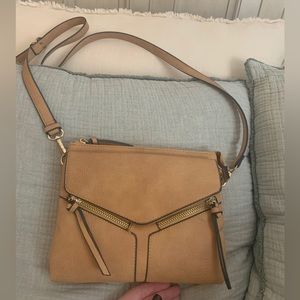 Francesca’s tan crossbody